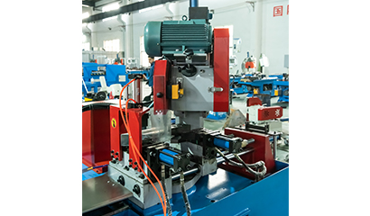 425伺服轉(zhuǎn)角切管機(jī)